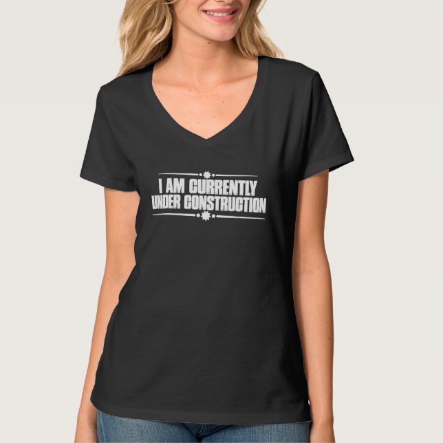 I Am Currently Under Construction T Shirt (Framsida)