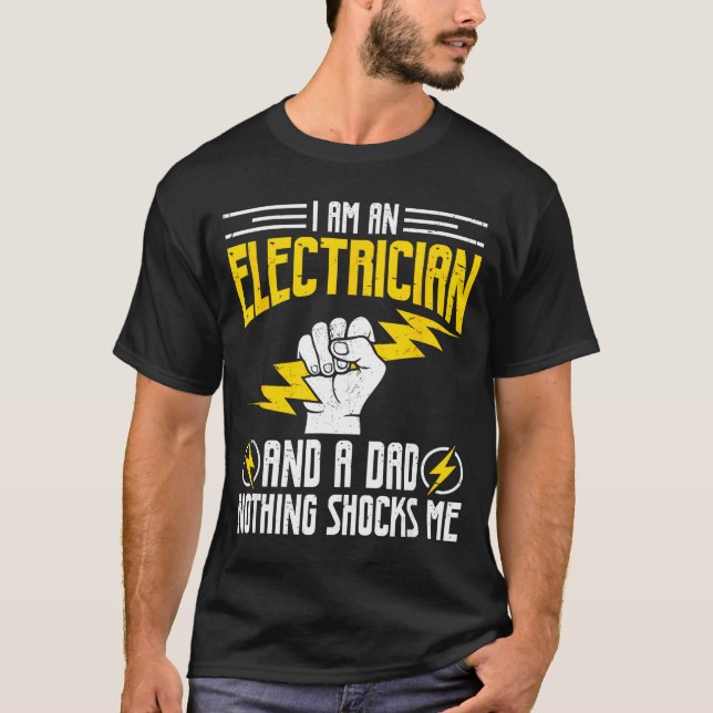 I Am Electrician And A Dad Nothing Shocks Me, Fath T Shirt (Framsida)