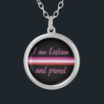 I am Leasbian and Proud | Lesbian Flag on Black Silverpläterat Halsband<br><div class="desc">Sei es der Straßentag vom Christopher Street Day oder die beliebten Regenbogendesigns. Bei PridePlanet findest du eine einzigartige Kollektion mit moderne, coole und lustige LGBTQ Motive. Wir sind alles Menschen egal ob, bisexuell, schwul, lesbisch, trans, queer oder irgendetwas anderes. Eine tolle Geschenkidee für deinen schwulen besten Freund oder deine lesbische...</div>