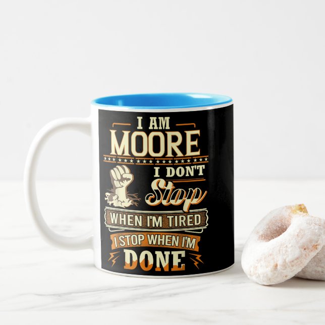 I Am Moore. I Don't Stop When I'm Tired Två-Tonad Mugg (Med munk)