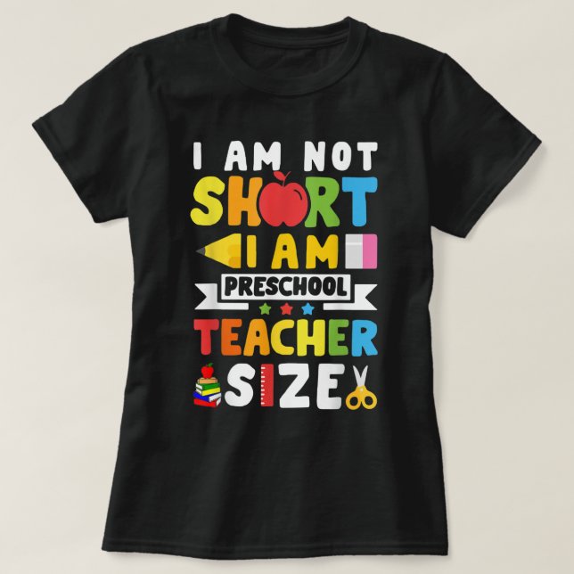I Am Not Short I Am Preschool Teacher Size T-Shirt (Design framsida)