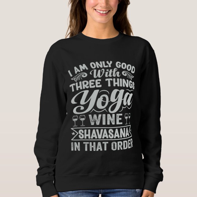 I Am Only Good With Three Things Yoga Wine Shavasa T Shirt (Framsida)
