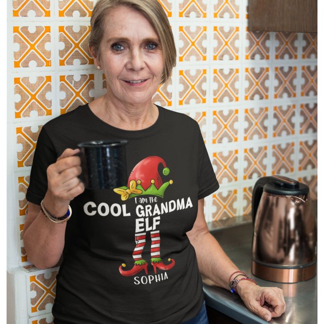 I am The Cool Grandma Elf Funny Elf T Shirt (Skapare uppladdad)