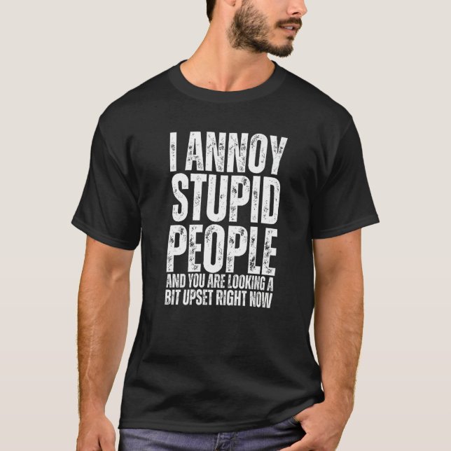 I Annoy Stupid People Sarkastic Quote T Shirt (Framsida)
