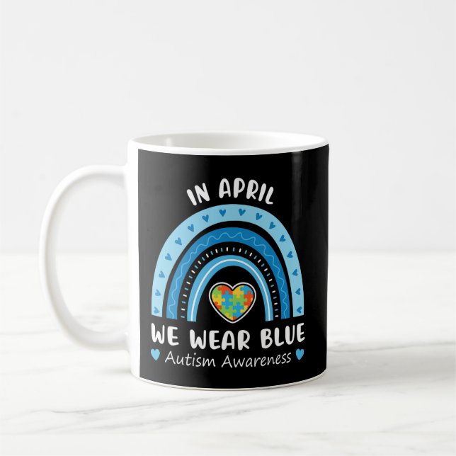 I april är vi Bära Blue shirt perfektens gåva Kaffemugg (Vänster)
