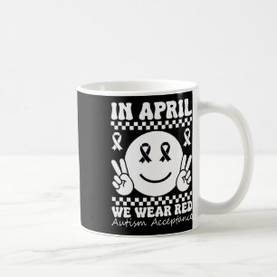 I April Bär Vi Röda Istället För Autism Acceptans Kaffemugg