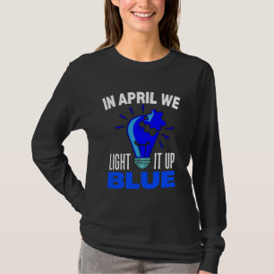 I April Tänder Vi Det Blått För Autismmedvetenhet T Shirt