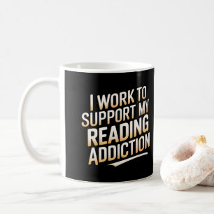 i arbetet med att stödja mitt läsberoende kaffemugg