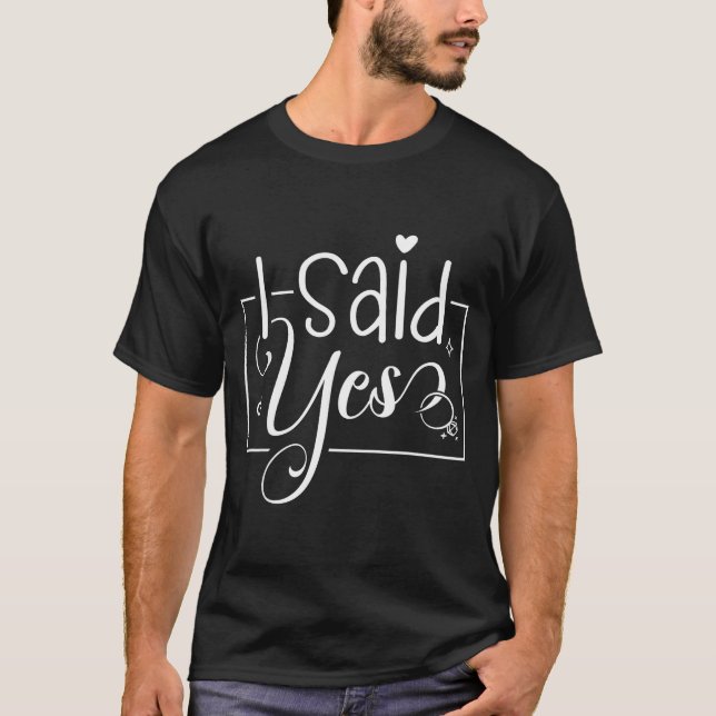 I Asked I Said Yes Engagement Reveal Announcement  T Shirt (Framsida)