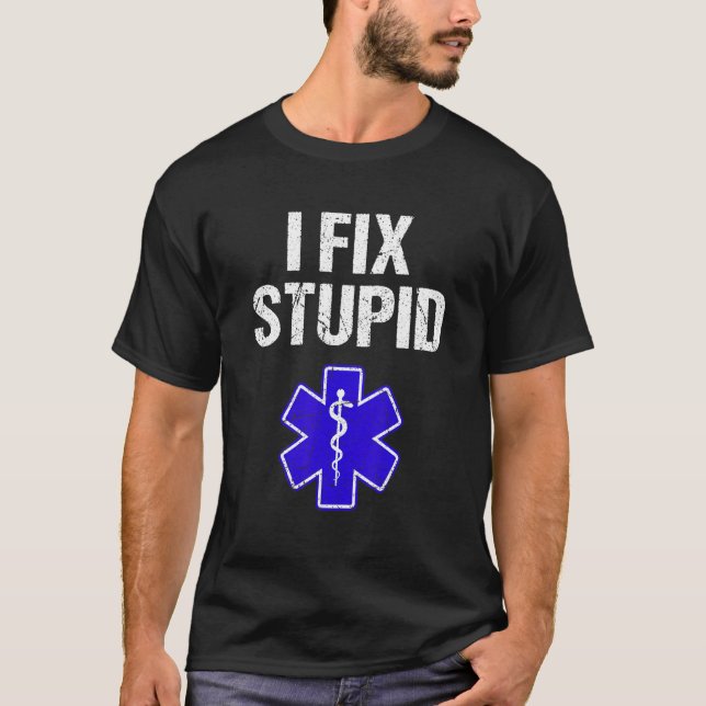 I Åtgärda Stupid Sjukvårdare Retro EMT EMS First R T Shirt (Framsida)