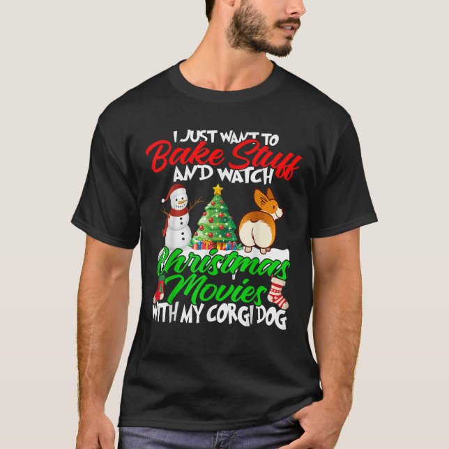 I Bake Stuff And Watch Christmas Movies With My Co T Shirt (Framsida)