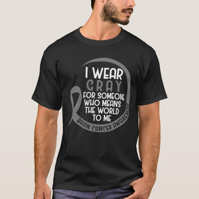 I Bära Grått för någon Brain Tumor Grått Ribbon T Shirt (Framsida)