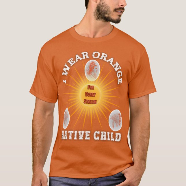 I Bära Orange för varje infödd amerikansk barndom. T Shirt (Framsida)
