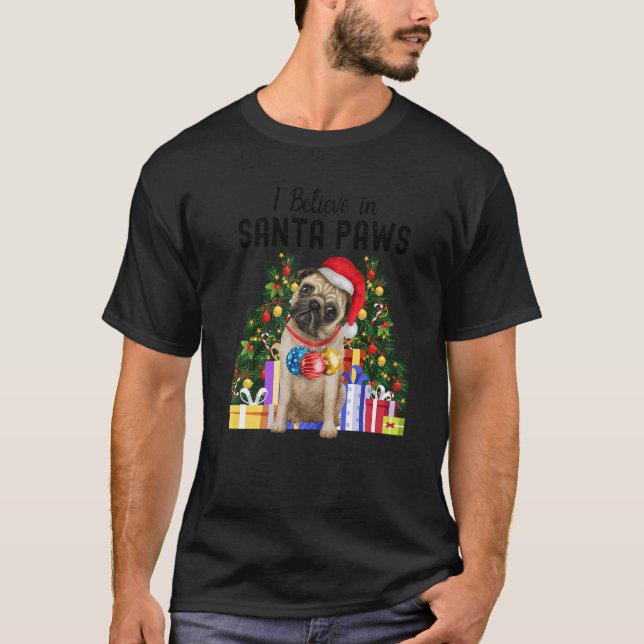 I Believe In Santa Paws  Pug   Cute Christmas Pug  T Shirt (Framsida)