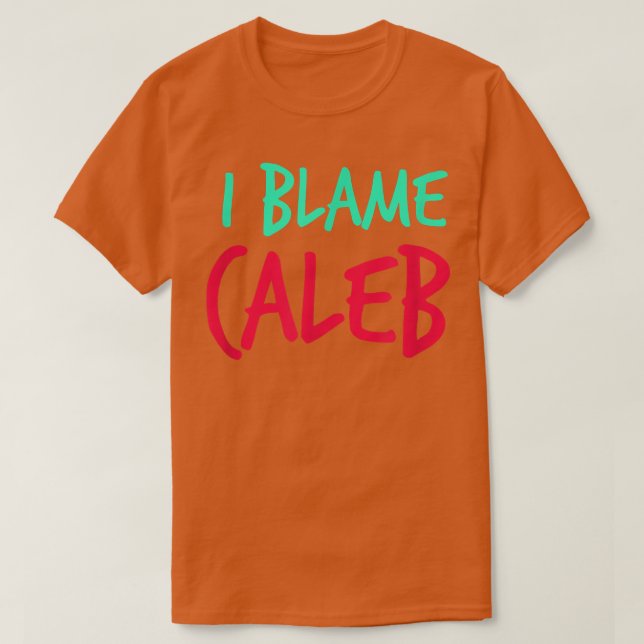I Blame Caleb Friends First Namn Buddy Nickname Pe T Shirt (Design framsida)