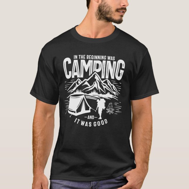 I början var camping vår äventyr komisk t shirt (Framsida)