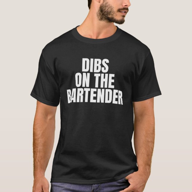 I Call Dibs on the Bartender Job Career Work T Shirt (Framsida)