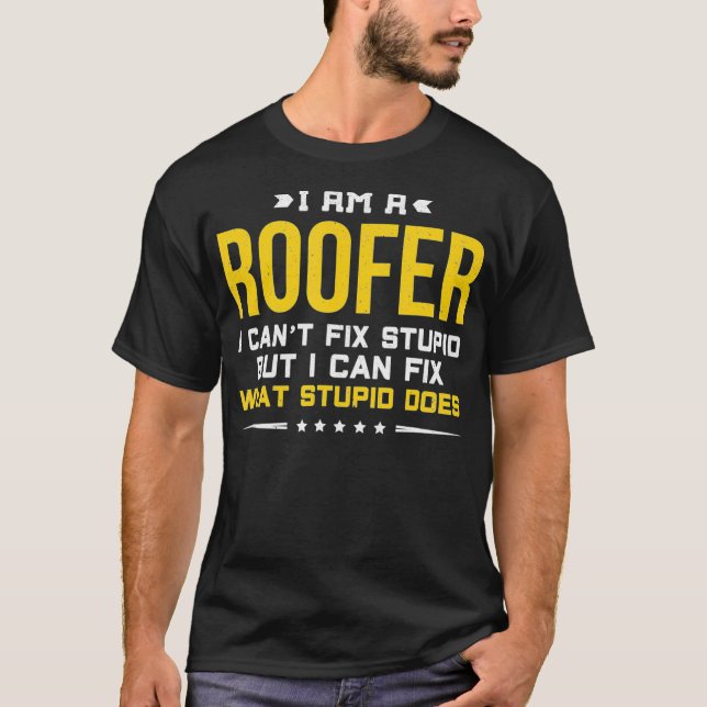 I Cant Fix Stupid Funny Roofer Gift T Shirt (Framsida)