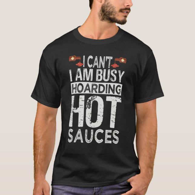 I Can't I Am Busy Hoarding Hot Sauces     Collecto T Shirt (Framsida)