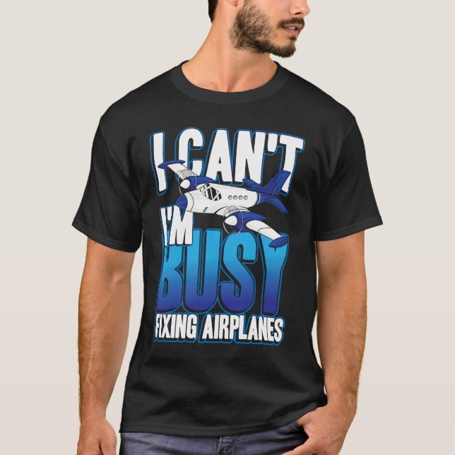 I can't i'm busy fixing airplanes for pilot and co t shirt (Framsida)