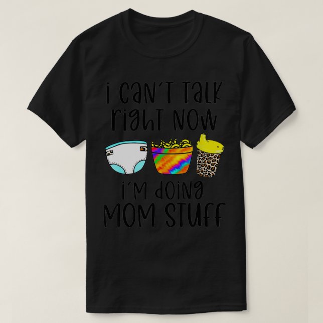 I Can't Talk Right Now I'm Doing Mom Stuff Funny M T Shirt (Design framsida)