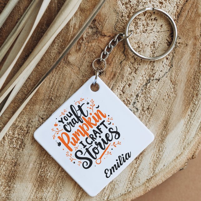 I Craft Stories Halloween Keychain for Writers Rund Silverfärgad Nyckelring (Skapare uppladdad)