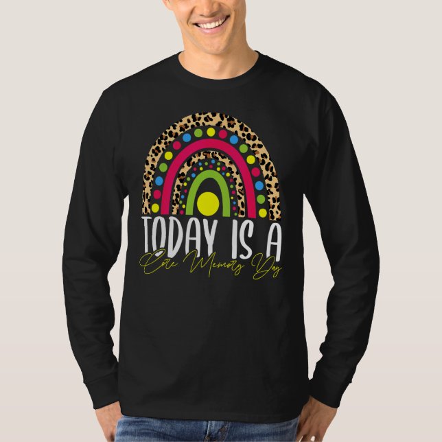 I dag är det en minnesdag i centrum, Leopard Boho  T Shirt (Framsida)