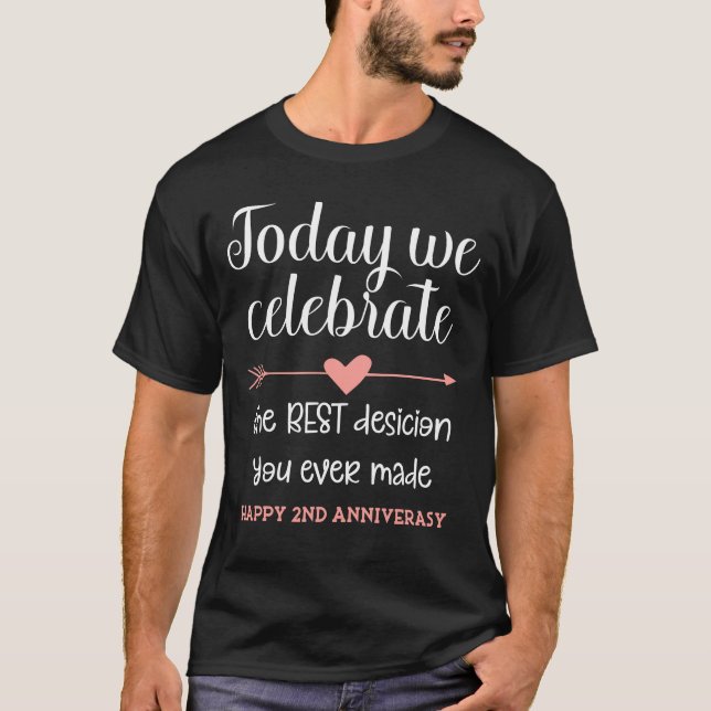 I dag firar vi 2:a årsdagen av gåvan t shirt (Framsida)