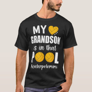 I den bassängen Vattenpolo Mimi av en vattenpolosp T Shirt