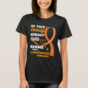 I den här familjen bekämpar ingen Ensam Team Leuke T Shirt