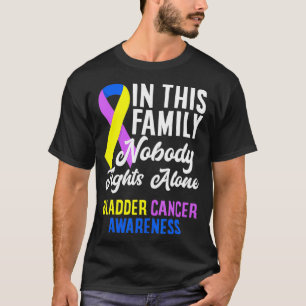 I den här familjen kämpar ingen mot Ensam Bladder  T Shirt