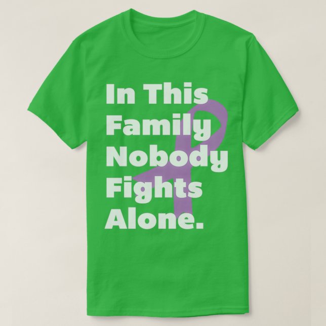 I den här familjen kämpar ingen mot Ensam T Shirt (Design framsida)
