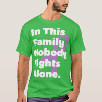 I den här familjen kämpar ingen mot Ensam T Shirt
