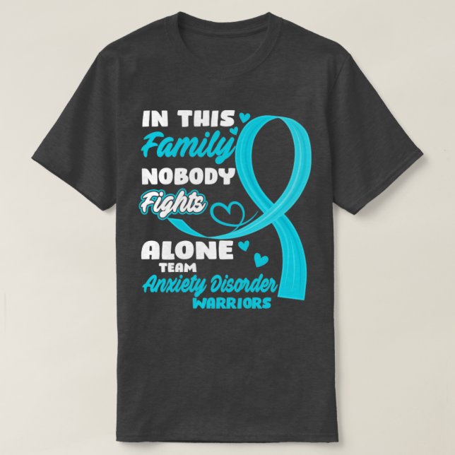 I den här familjen kämpar ingen mot Ensam Team Anx T Shirt (Design framsida)