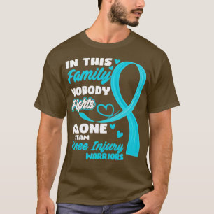 I den här familjen kämpar ingen mot Ensam Team Kne T Shirt
