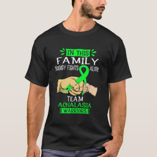 I den här familjen kämpar ingen mot Ensamen Achala T Shirt