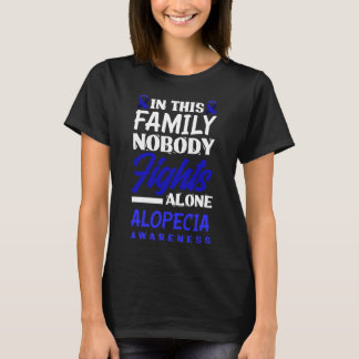 I den här familjen kämpar ingen mot Ensamen Alopec T Shirt
