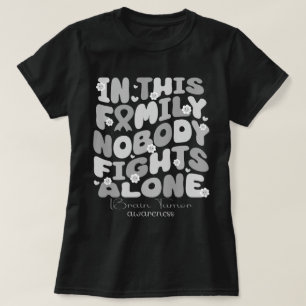 I den här familjen kämpar ingen mot Ensamens hjärn T Shirt