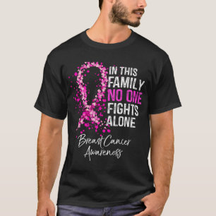 I denna familj bekämpar ingen Ensam bröstcancer A T Shirt