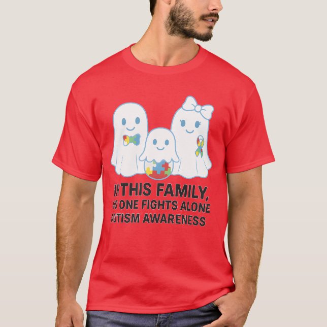 I DENNA FAMILJ KÄMPAR INGEN ENSAM - AUTISM MEDVETE T SHIRT (Framsida)
