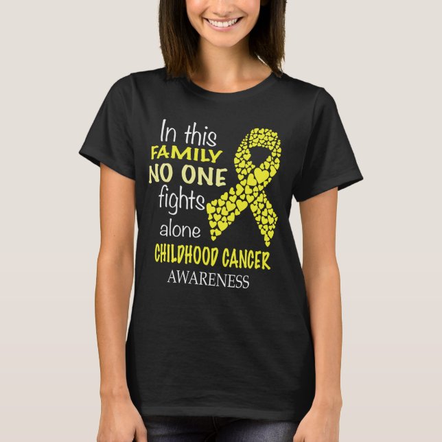 i denna familj kämpar ingen mot barncancer t shirt (Framsida)
