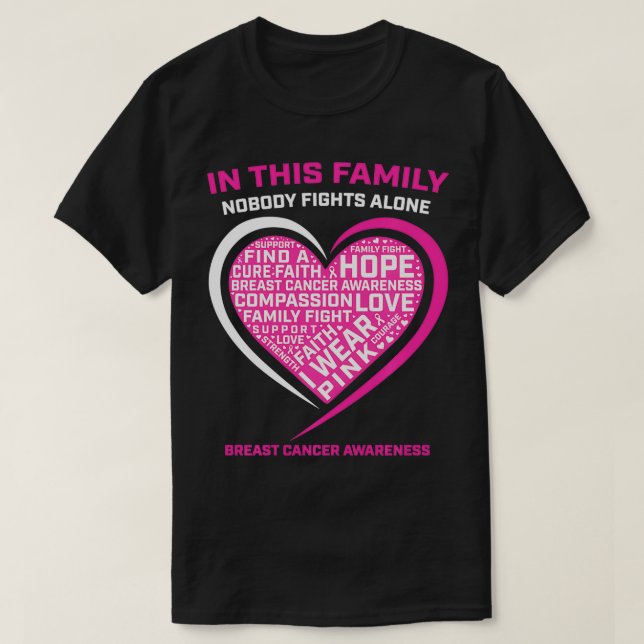 I denna familj kämpar ingen mot Ensam bröstcancer  T Shirt (Design framsida)