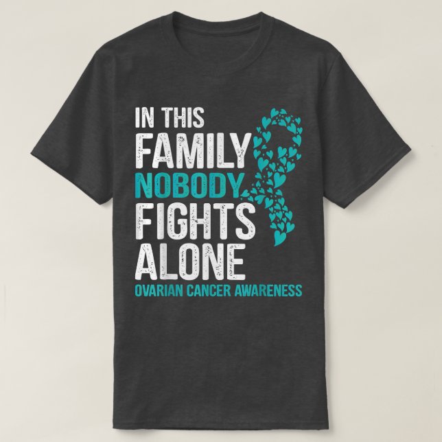 i denna familj kämpar ingen mot ensam Ovariancance T Shirt (Design framsida)