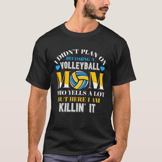 I Didn t Plan On Becoming A Volleyball Mom T Shirt (Framsida)