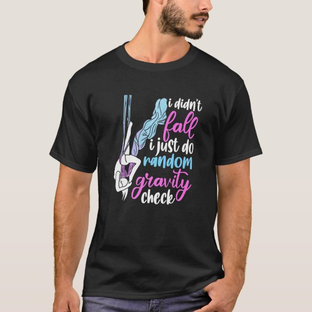 I Didn't Fall I Just Do Random Gravity Checks Aeri T Shirt (Framsida)