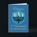 I ditt nya hem, första Hanukkah Menorah, blått Kort<br><div class="desc">Första Hanukkah i ditt nya hem är ett speciellt firande. Det här kortet kommer att hedra den gåvan. Blåa bakgrunder förbättrar meddelandet. Att tända mitten är en menorah med olika färg blått och vitt.</div>