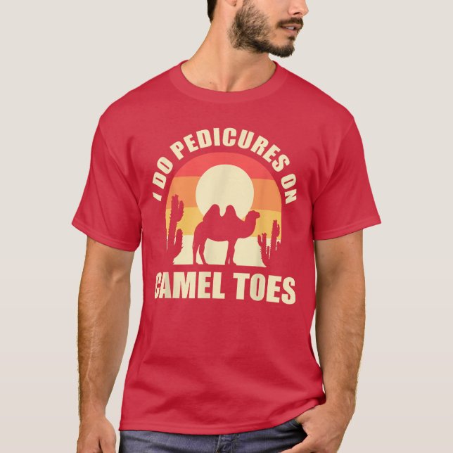 I Do Pedicures On Cameloes Manicures Funny funny g T Shirt (Framsida)