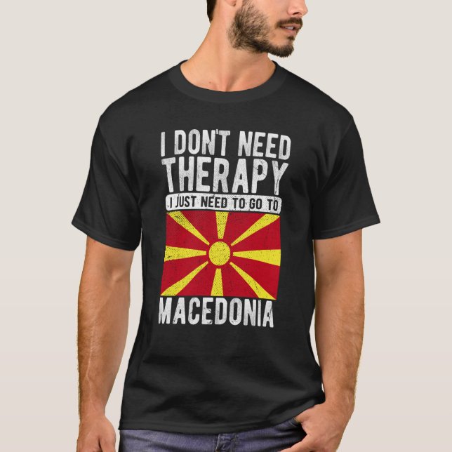 I don´t need Therapy I just need to go to Macedoni T Shirt (Framsida)