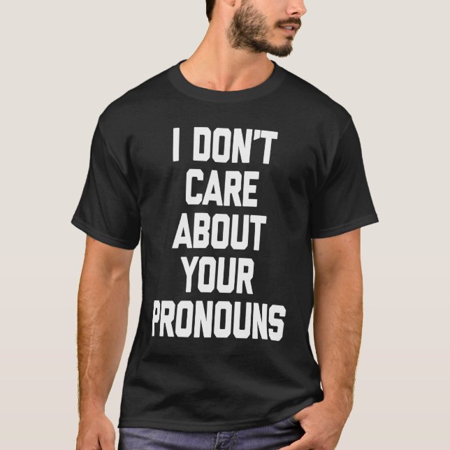 I Don't Care About Your Pronouns   Saying Sarcasti T Shirt (Framsida)