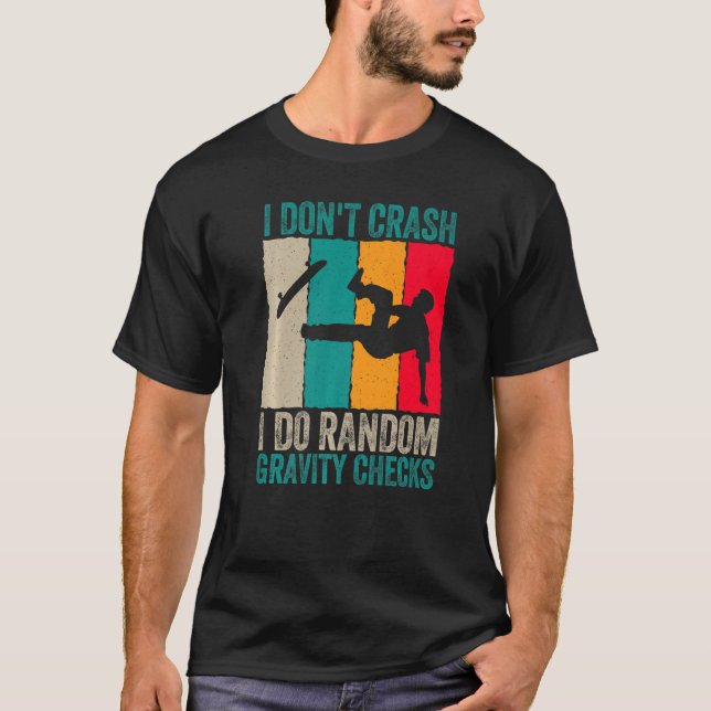 I Don't Crash Do Random Gravity Checks Skateboard  T Shirt (Framsida)